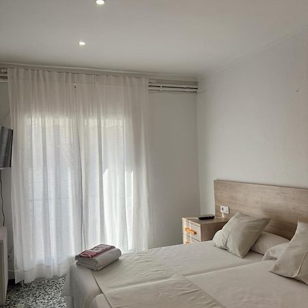 Hostal La Tina El Port De La Selva Екстериор снимка