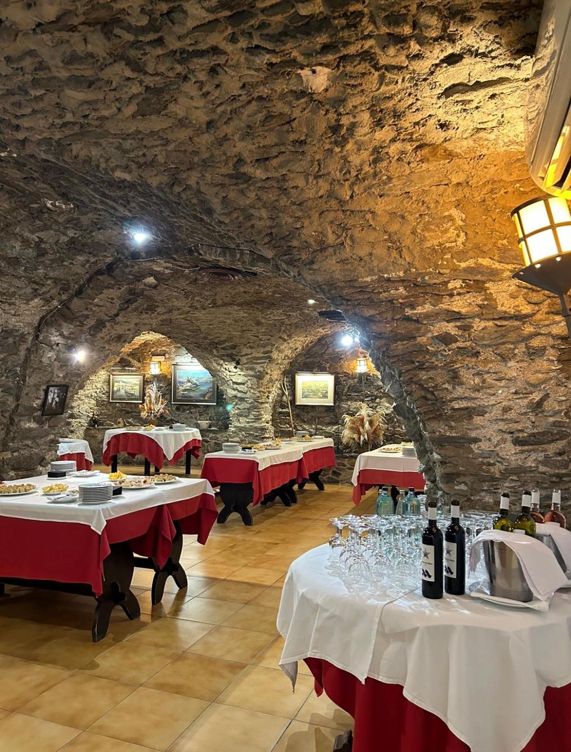 Hostal La Tina El Port De La Selva Екстериор снимка