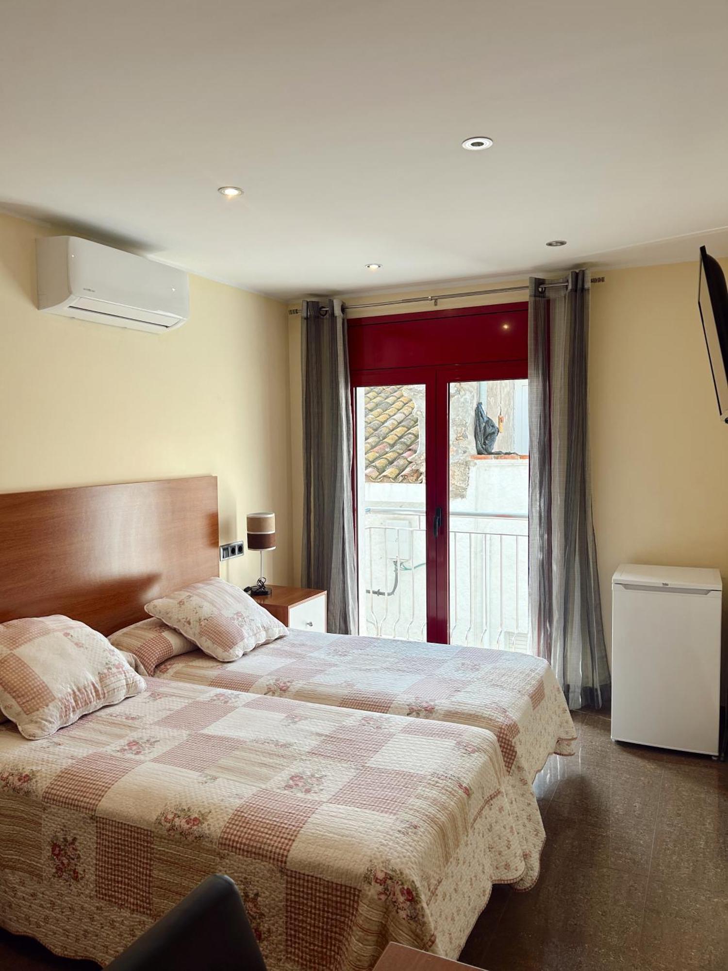 Hostal La Tina El Port De La Selva Екстериор снимка