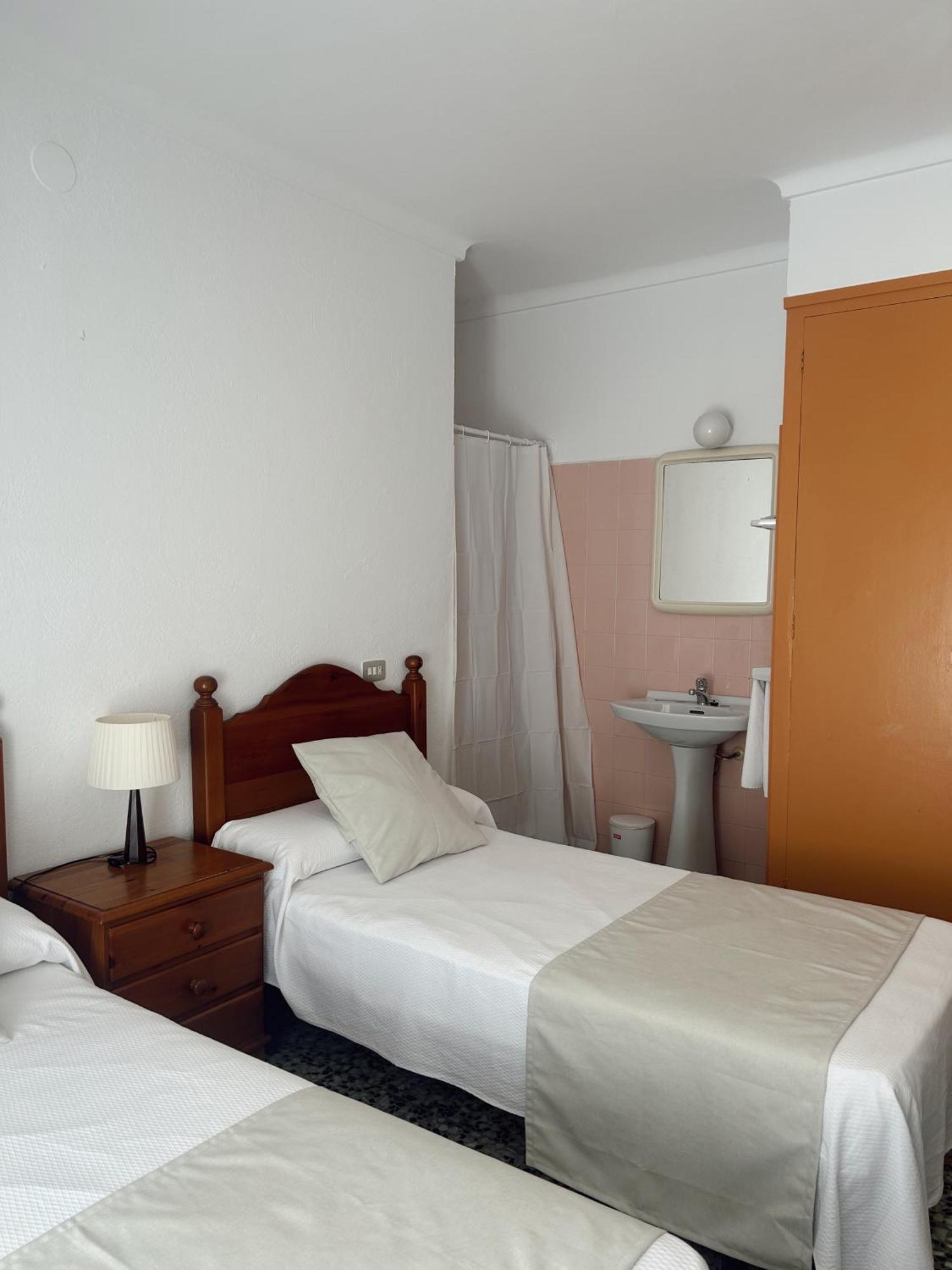 Hostal La Tina El Port De La Selva Екстериор снимка