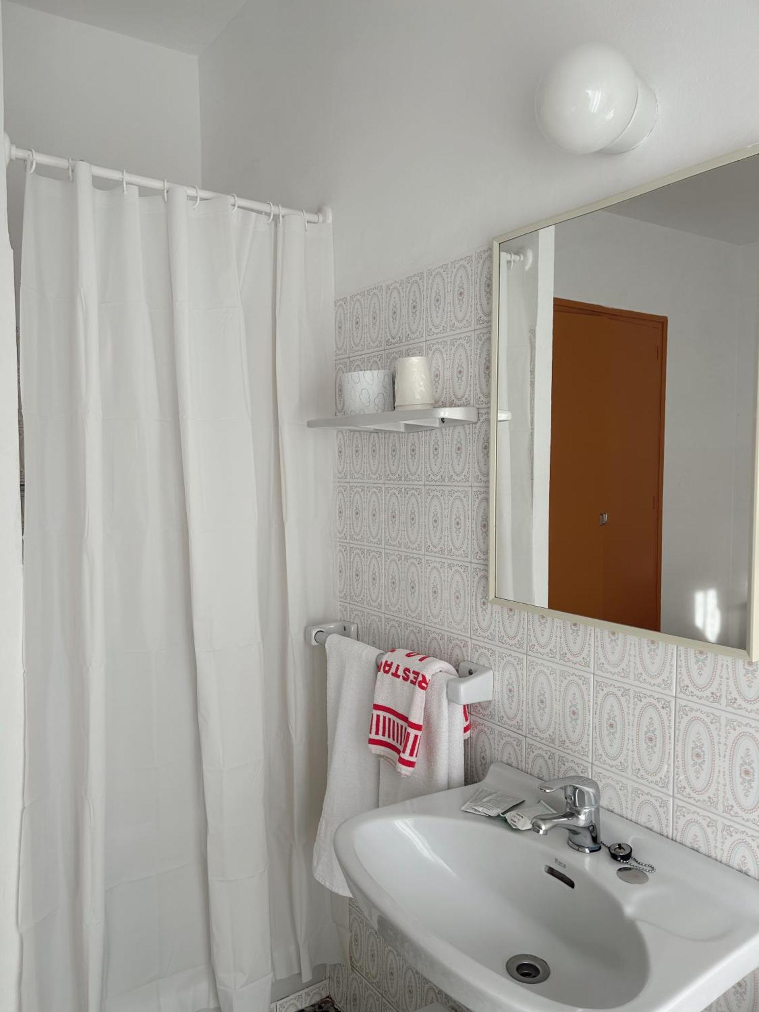 Hostal La Tina El Port De La Selva Екстериор снимка